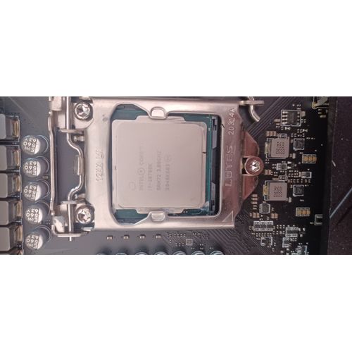 Kit upgrade I7 10700k msi mpg z490 gaming plus et ram HyperX rgb