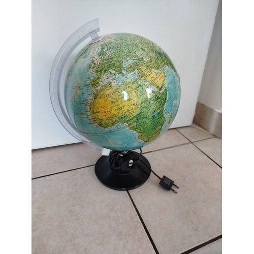 Globe terrestre. Il s'allume toujours et est en très bon état.