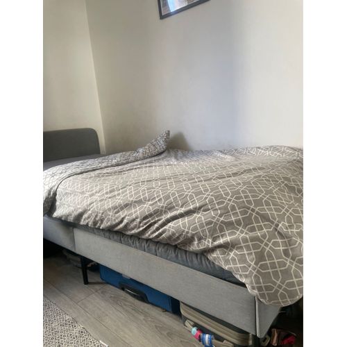 Cadre De Lit Ikea Simple Matelassé 90x200cm Avec Sommier En Très Bon État 