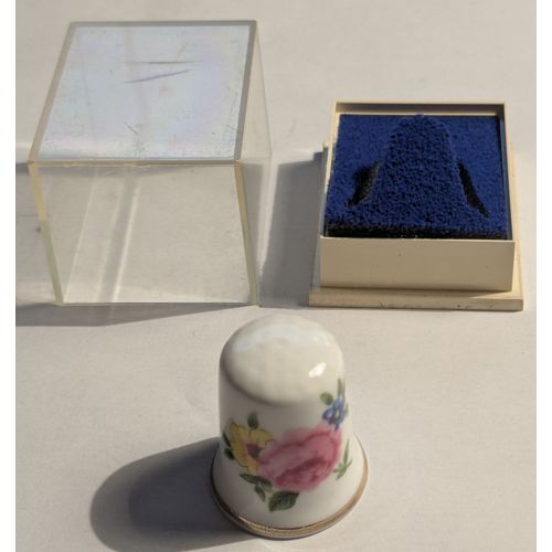 Dé À Coudre En Porcelaine Fine - Fleurs