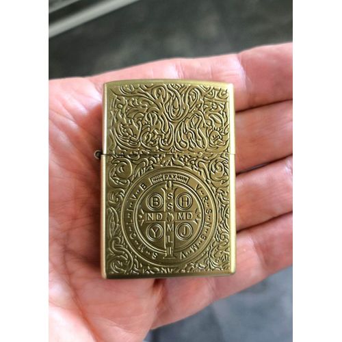 Briquet Tempête À Essence - Gravure Médaille Saint Benoit Constantine Réplique Zippo