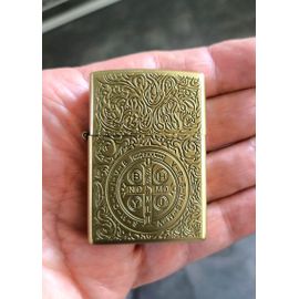 Briquet Tempête À Essence - Gravure Médaille Saint Benoit Constantine Réplique Zippo