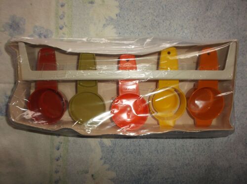 Lot D'ustensiles De Cuisine Vintage - *** Kit De 5 Cuillères *** - "Tupperware"
