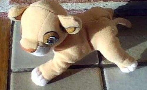 Peluche Simba Le Roi Lion Bébé - Lionceau Allongé ¿ Nestlé Avec Étiquette - Feutrine ¿ 11x9cm Environ 