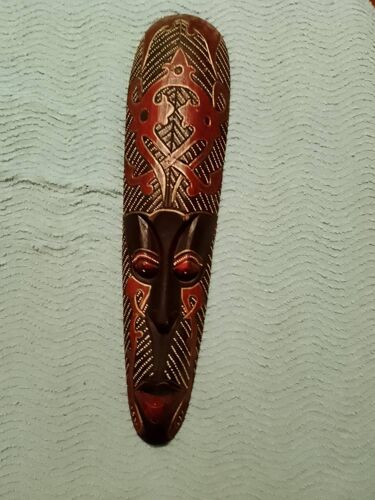 Masque en bois sculpté africain vintage années 60.