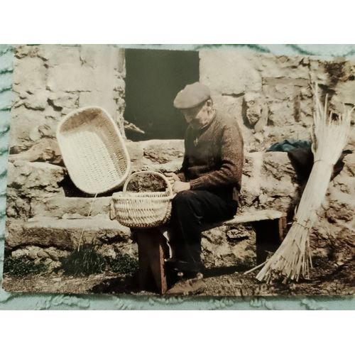 Carte Postale Grise /Noire "La Haute Ardèche, Fabrication Artisanale De Paniers" Vintage Années 90.