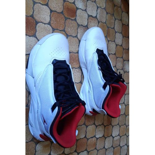 Baskets Nike Jordan Max Aura 4 White Black University Red Taille 42,5