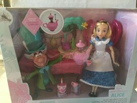 Splendide coffret disney store alice au pays des merveilles