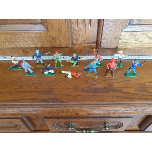 Lot 12 Figurines Collection Starlux Western Cowboys Indiens Pirates (Far West)