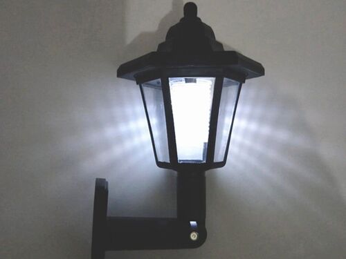 Applique Solaire Blanche Pour L'éclairage Extérieur Du Jardin Et De La Terrasse