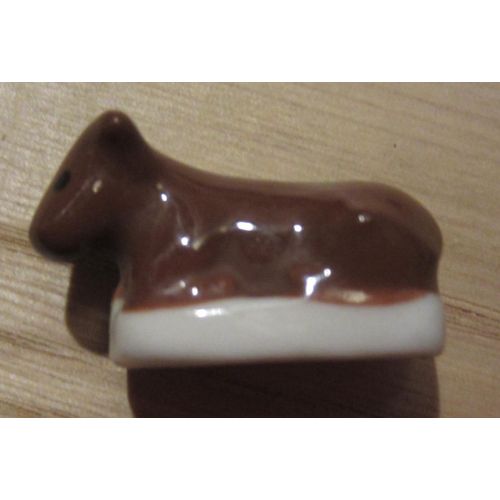 Fève Veau Vache En Porcelaine Pour Galette Ou Crèche De Noël 25 X 10 X 15 Mm