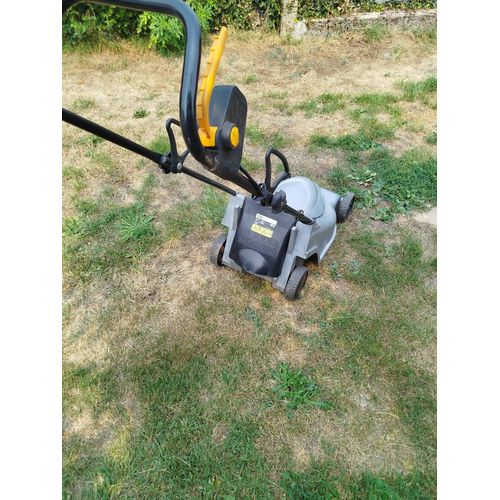 A vendre tondeuse électrique en bon état.