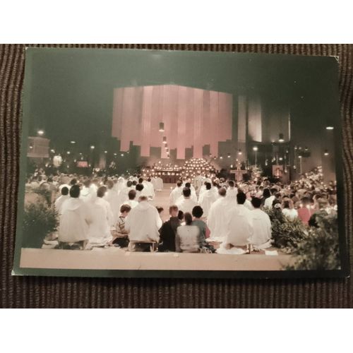 Carte Postale Colorée "Taizé, Prière Commune"Vintage Années 90.
