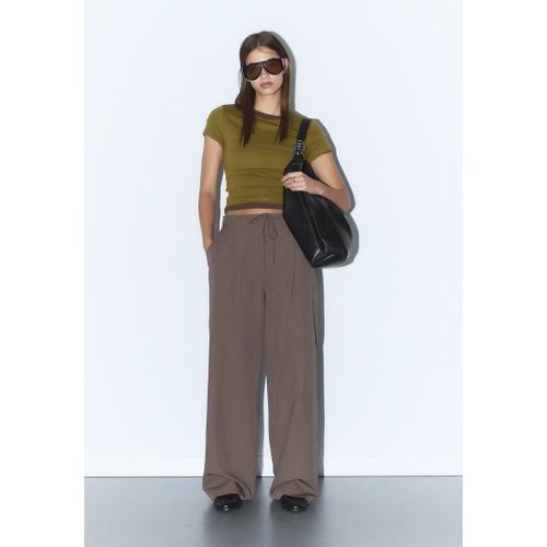 Stradivarius Pantalon Habillé Pinces Cordons Marron 32