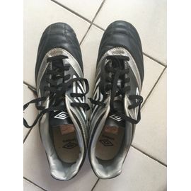 Crampons Foot - Pointure 45 - Marque : Umbro - Quasi Neuves