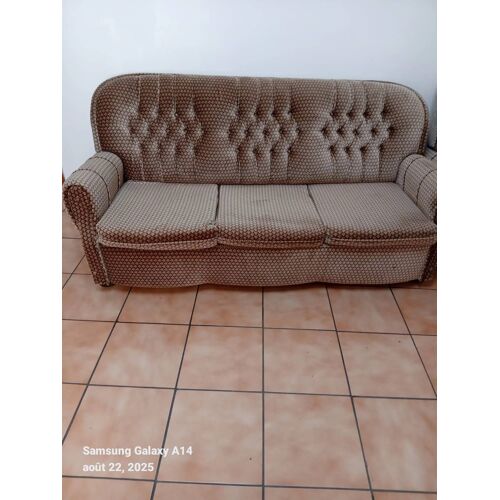 Je Vends Un Canapé Lit À 3 Place En Bon État Paiement En Main Propre