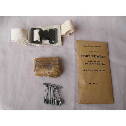 Ww2 Us Lot De 4 Éléments Médicales/Hygiènes Militaires Américains 39-45 Garrot Epingle Bande ..Lot 2