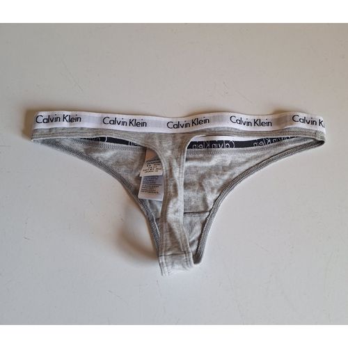 String Femme Calvin Klein Gris Porté