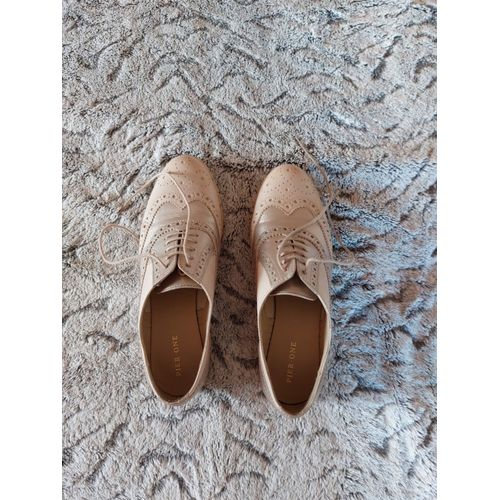 Chaussure En Cuir Derbies Femme Couleur : Beige Marque : Pier One Taille 38, État : Comme Neuf