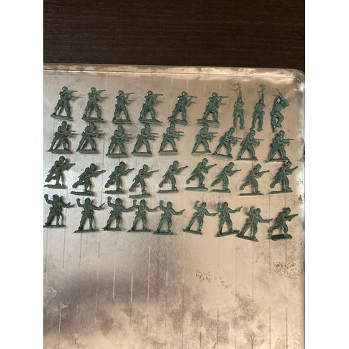 Petits soldats 1-72eme - 36 militaires 