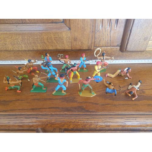 Lot 16 Figurines Collection Starlux Western Cowboys Indiens Trappeurs Sioux Cheyennes Iroquois Pirates (Far West)
