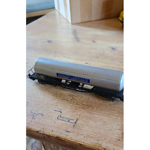 Wagon Miniature Lima Pechiney Saint-Gobain Produits Chimique.-Lima