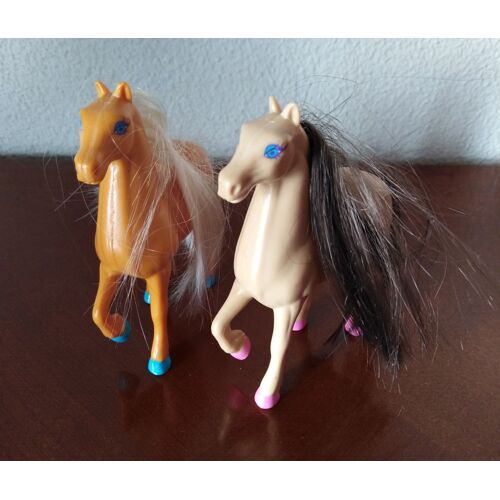 Lot De 2 Chevaux - Sabots Bleus Et Sabots Rose