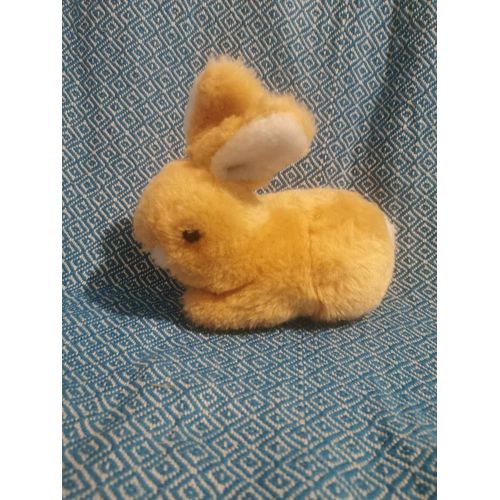 Peluche Lapin Beige Couché Blanc Ajena