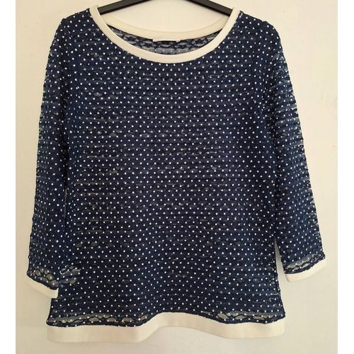 Pull Fin En Dentelle Transparente À Porter Sur Un Top