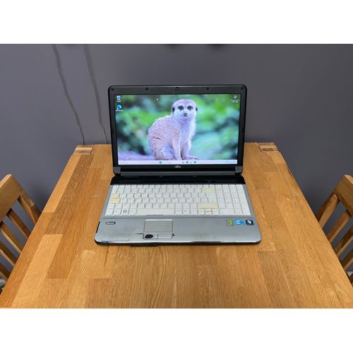 Fujitsu Lifebook A530 - 15.6" Intel Core i3 - Ram 8 Go - SSD 240 Go - Windows 11