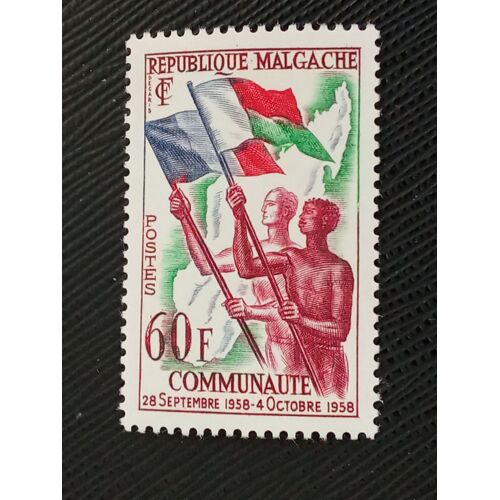 Timbre Madagascar Y T 340 Personnes Avec Des Drapeaux Une Carte De Madagascar 1959 ( 120809 )