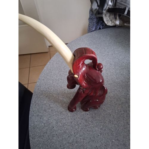 lot de 2 éléphants africain en résine rouge