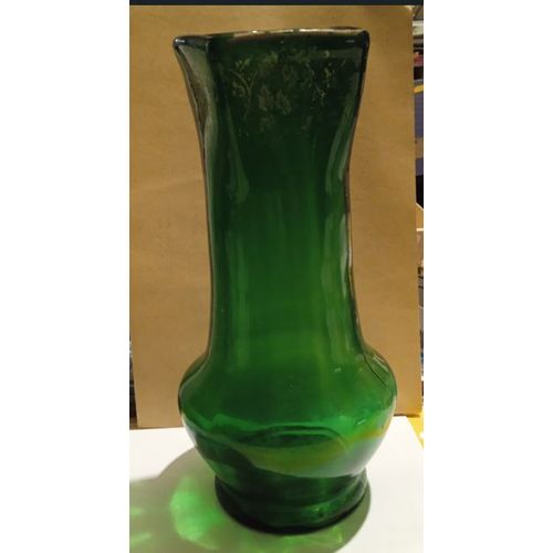Vase - Style 19ème - En Verre - Vert - 27,5 cm De Haut Environ