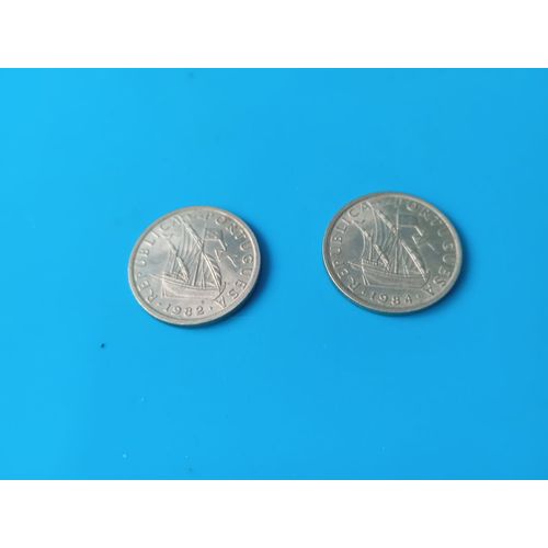 Lot De 2 Pièces De Collection Portugal (5,00$Et 5,00$)