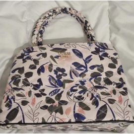 Sac à main avec bandoulière de la marque Guess.