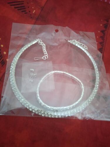 Joli Assortissement De Bijoux Collier Bracelet Ar Boucles D Oreilles