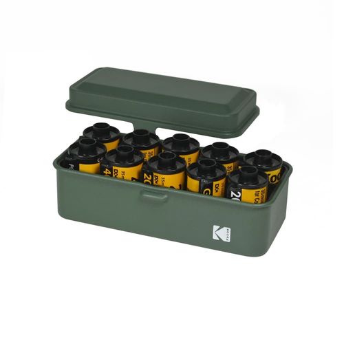 KODAK Film Case (120/135) - Boîtier Compact en Acier pour 8 Rouleaux de Film 120 ou 10 Rouleaux de Film 135, Capot Amovible, Finition Mate, Design Moderne, Protection Poussière et Humidité - Olive