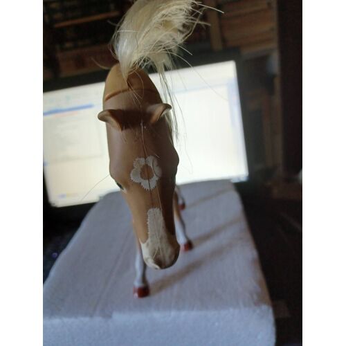 Cheval Creme Tete Qui Bouge Et Avec Pile
