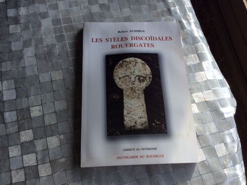 Patrimoine - Archéologie - Monolites Stèles Croix - Aveyron , Tarn L, Arzac ..- Steles Discoidales Rouergates De Robert Aussibal - Éditions Sauvegarde Du Rouergue -