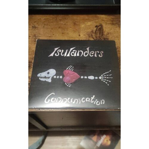 Isulanders , Communication