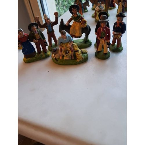 Lot De 8 Santons Des Ateliers Carbonel