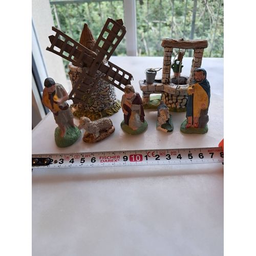 Lot De 5 Santons Anciens Et 2 Pièces De Décors