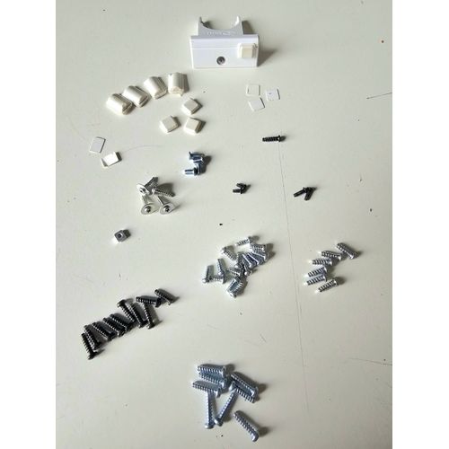 Vis, Patins Et Compartiment À Pile De Console Nintendo Wii