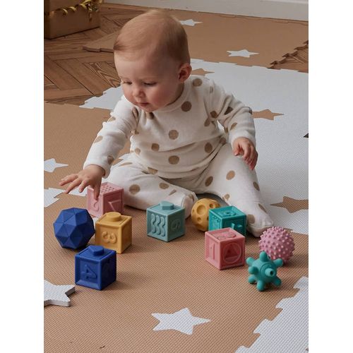 Set de 6 cubes et 4 balles sensorielles multicolore