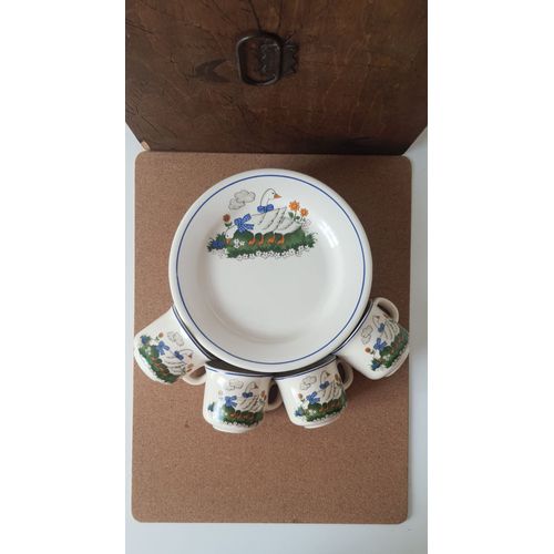 Lot De 4 Tasses Et 6 Assiettes À Desert En Faience