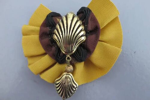 Ancienne Broche Tissus Et Métal
