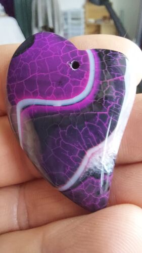 Pendentif Coeur En Agate Violet. 5 Cm Sur 3.3 Cm. Une Des Plus Belles Pierres De Ma Collection. Très Beau Design Avec Veines De Dragon. Collection De Pendentifs À Vendre. Lot 674