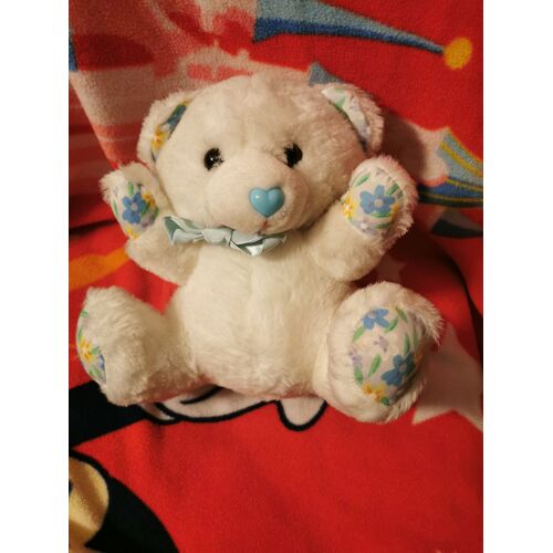 Peluche Ours Blanc Assis Tissu Fleurs Ruban Bleu Liwaco