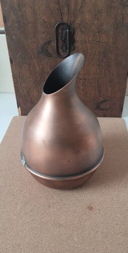 Vase en cuivre verni mat