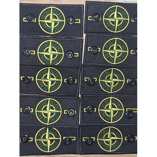 10 Patch Stone Island + 20 Boutons